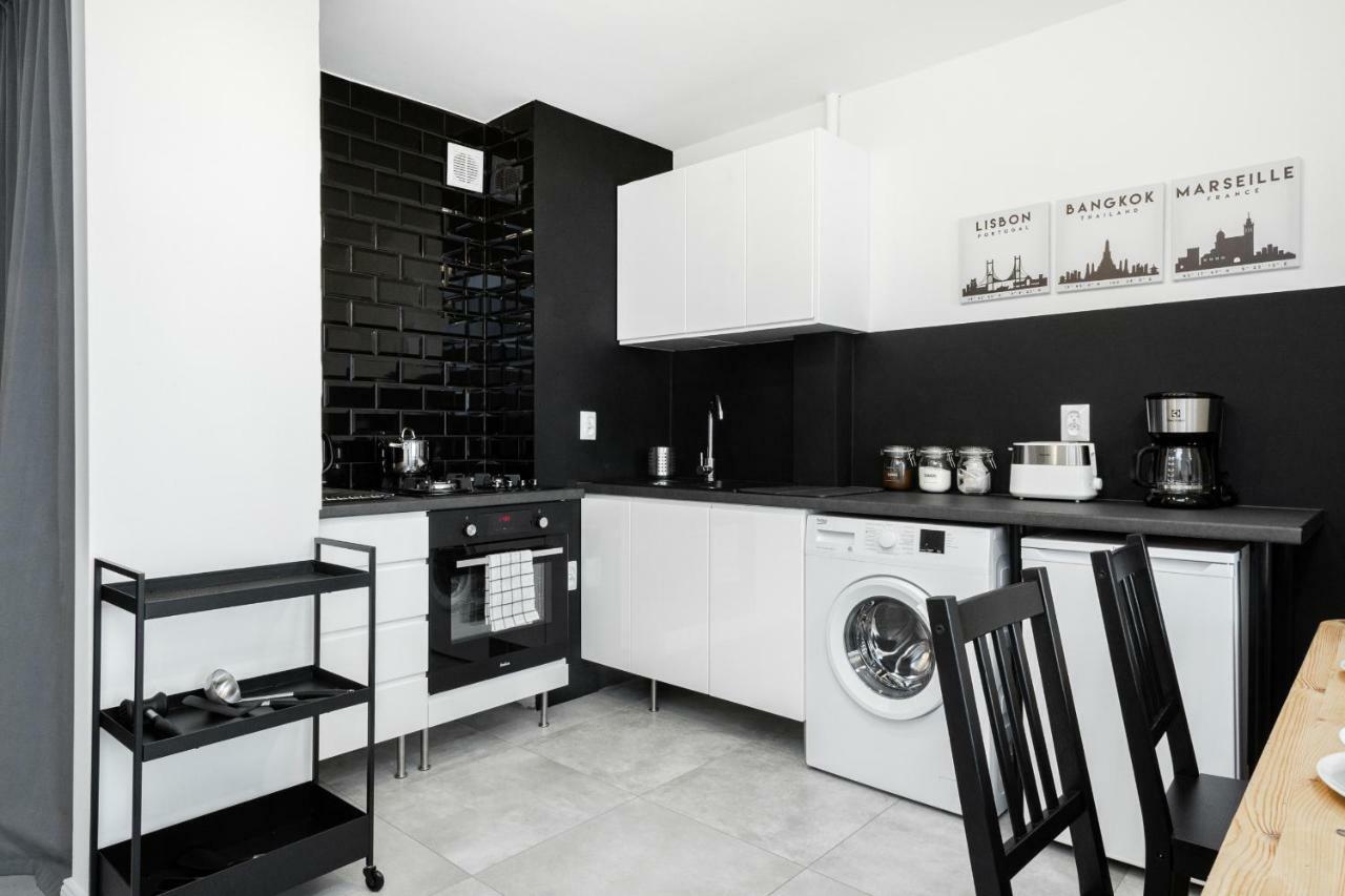 First Central Apartments By Noclegi Renters Варшава Экстерьер фото